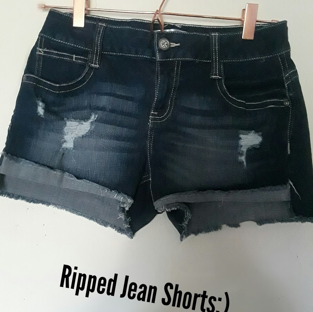 No Boundaries Distressed/ Ripped Shorts😘
